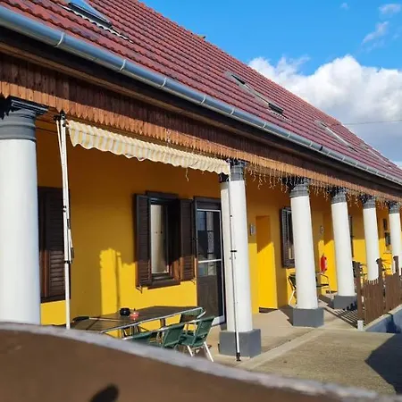 Panzio A Mi Paradicsomunk בית הארחה Vemend