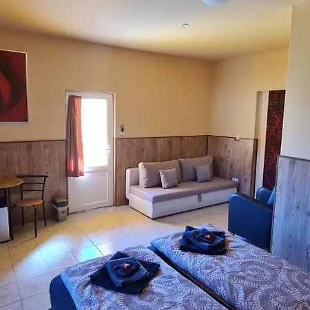 Panzio A Mi Paradicsomunk Vemend