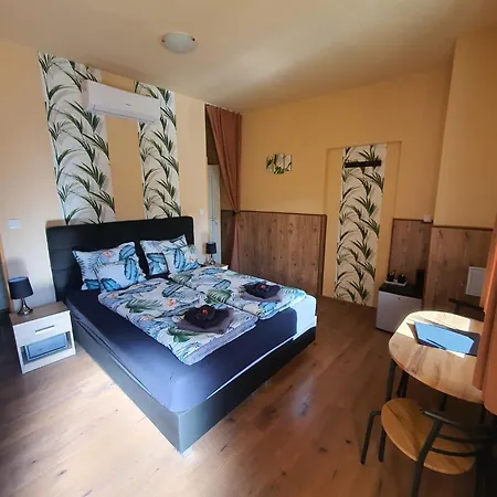 Panzio A Mi Paradicsomunk 3*