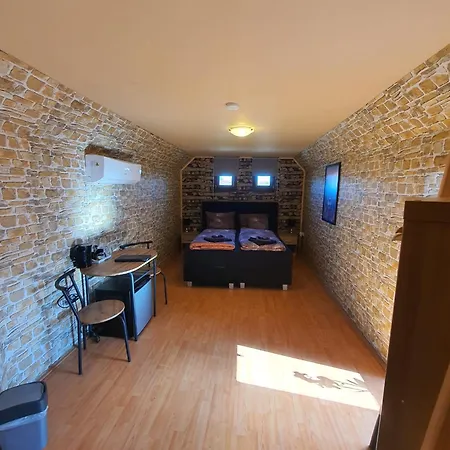 Panzio A Mi Paradicsomunk Vemend