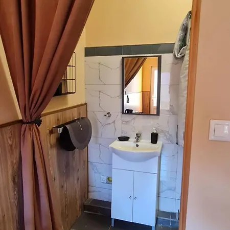 Panzio A Mi Paradicsomunk Vemend