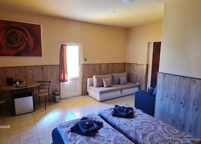 Panzio A Mi Paradicsomunk Véménd