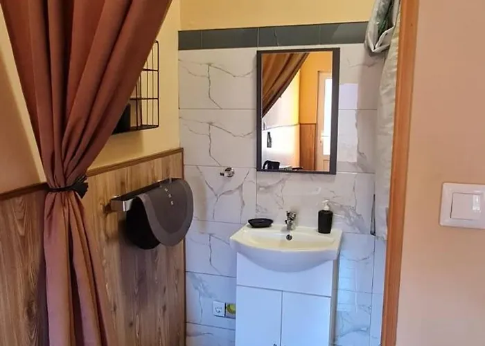 Panzio A Mi Paradicsomunk Véménd