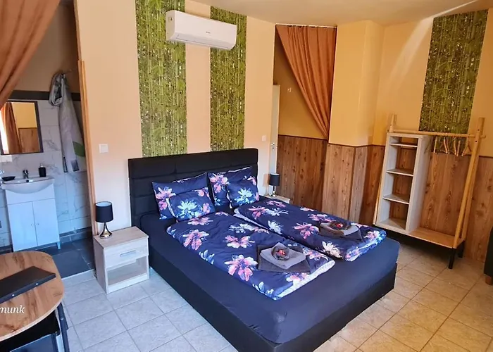 Panzio A Mi Paradicsomunk 3* Véménd